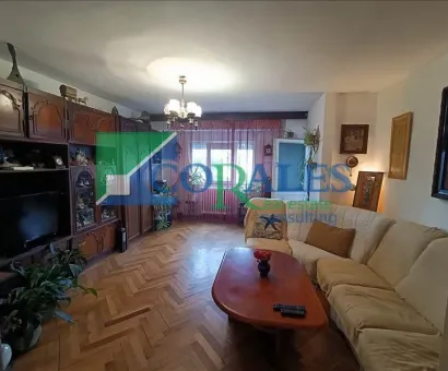 Spatios. Vedere pe 2 parti. Centrala proprie.