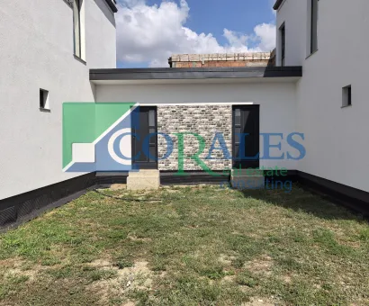 Despartit prin CT.  Strada Asfaltata!