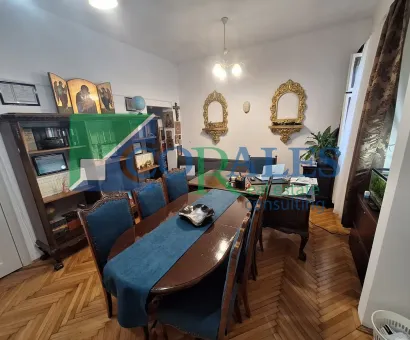 5 Cam. 115 mpu, Piața Operei, Et.1, centrala proprie, 2 bai, investiție, boxa